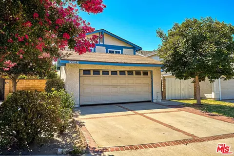 Exterior - 22014 Romar St, Chatsworth, CA 91311 photo 3 of 8