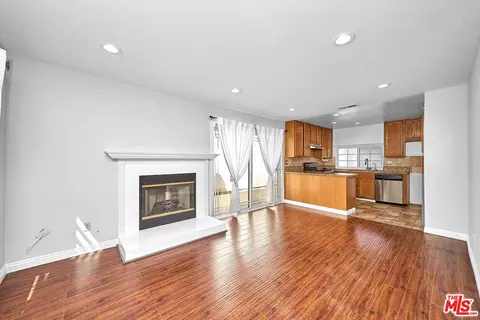 Living - 22014 Romar St, Chatsworth, CA 91311 photo 1 of 5