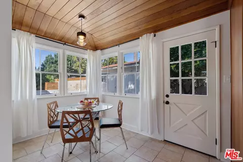 13851 Calvert St, Valley Glen, CA 91401