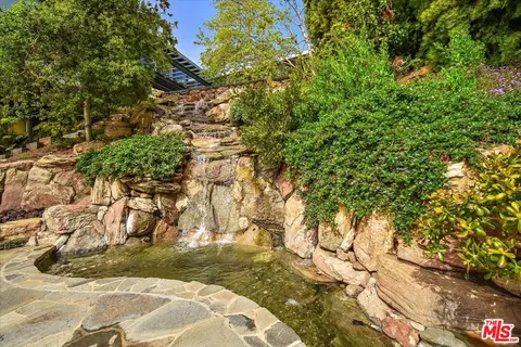 500 Toyopa Dr, Pacific Palisades, CA 90272