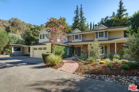 7972 Mulholland Dr, Los Angeles, CA 90046