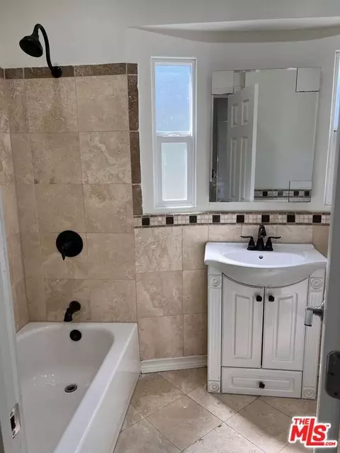 Bath - 2327 N Slater Ave, Compton, CA 90222 photo 1 of 5