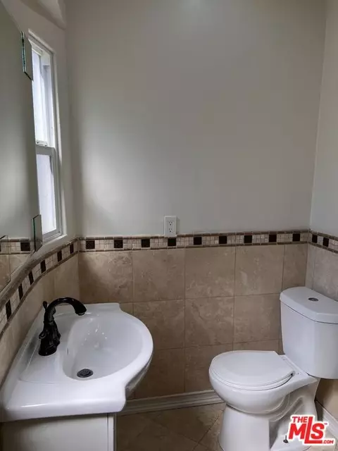 Bath - 2327 N Slater Ave, Compton, CA 90222 photo 2 of 5