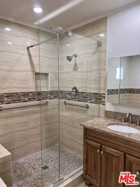 Bath - 2327 N Slater Ave, Compton, CA 90222 photo 4 of 5