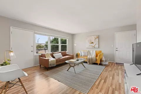 3321 W 77th St, Los Angeles, CA 90043