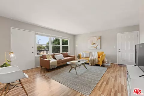 3321 W 77th St, Los Angeles, CA 90043