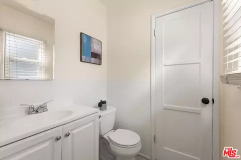 6344 Colbath Ave, Van Nuys, CA 91401 photo 14