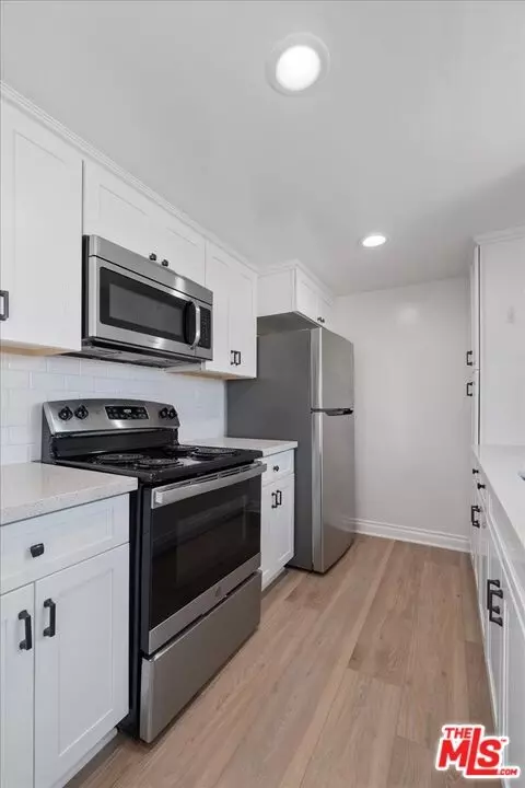 Kitchen - 335 Cedar Ave #415, Long Beach, CA 90802 photo 3 of 3