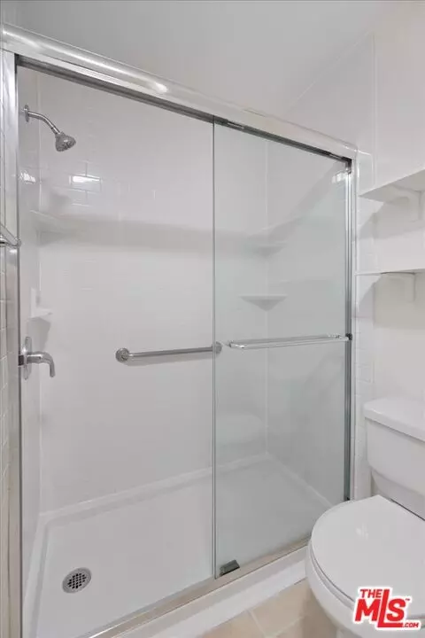 Bath - 335 Cedar Ave #415, Long Beach, CA 90802 photo 1 of 3