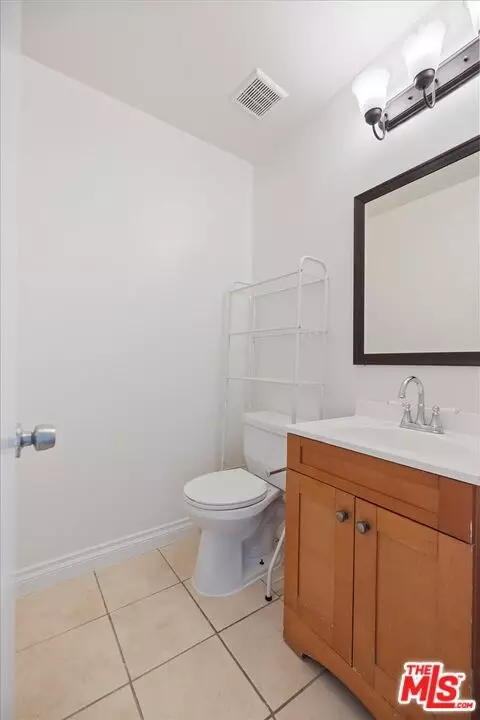 Bath - 335 Cedar Ave #415, Long Beach, CA 90802 photo 3 of 3