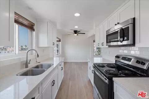 Kitchen - 335 Cedar Ave #415, Long Beach, CA 90802 photo 2 of 3