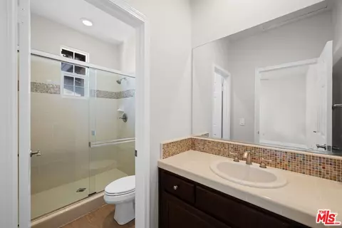 Bath - 366 Spring Park Rd, Camarillo, CA 93012 photo 2 of 2