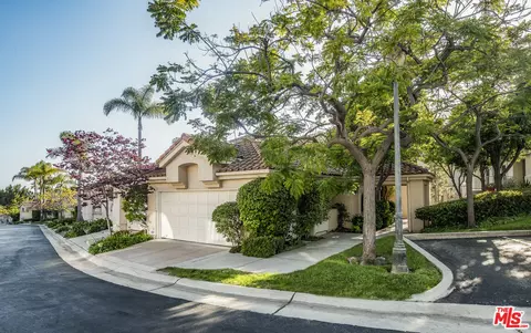 628 Palisades Dr, Pacific Palisades, CA 90272