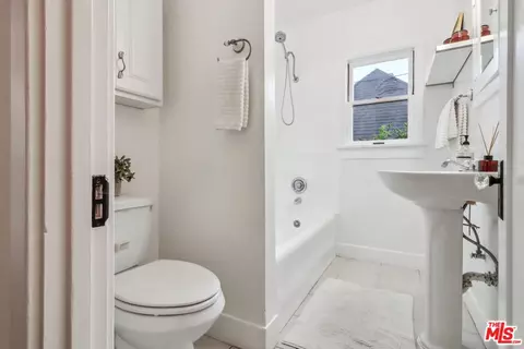 2529 Devonshire Ln, Altadena, CA 91001 photo 19