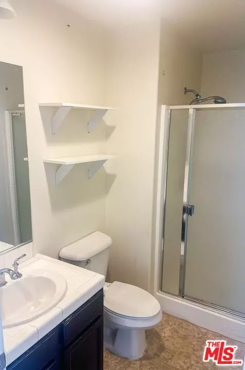 Bath - 15031 Hemlock, Victorville, CA 92394 photo 5 of 5