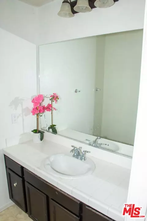 Bath - 15031 Hemlock, Victorville, CA 92394 photo 2 of 5