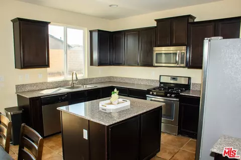 Kitchen - 15031 Hemlock, Victorville, CA 92394 photo 1 of 3