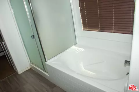 Bath - 15031 Hemlock, Victorville, CA 92394 photo 4 of 5