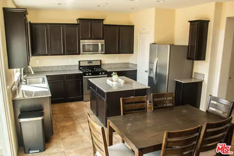 Kitchen - 15031 Hemlock, Victorville, CA 92394 photo 2 of 3