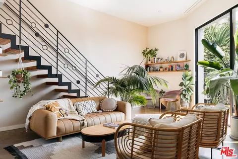 654 N Virgil Ave #320, Los Angeles, CA 90004