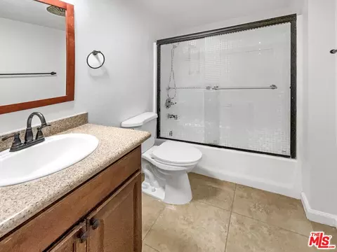17530 Devonshire St, Northridge, CA 91325 photo 23
