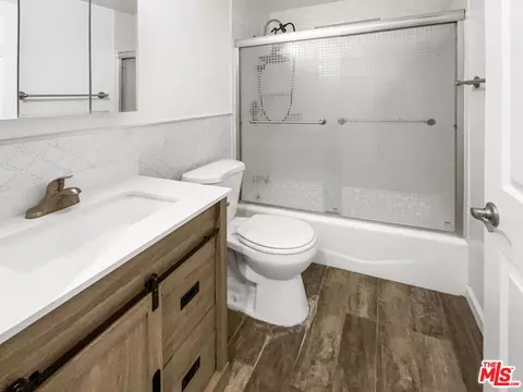 17530 Devonshire St, Northridge, CA 91325 photo 25