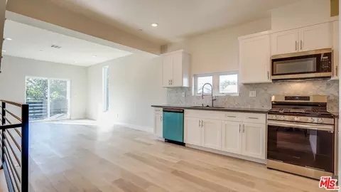 610 N Gramercy Pl, Los Angeles, CA 90004