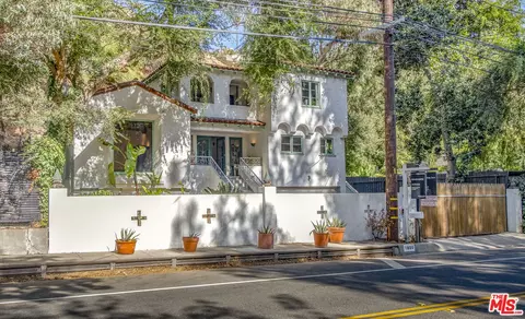 1800 Benedict Canyon Dr, Beverly Hills, CA 90210