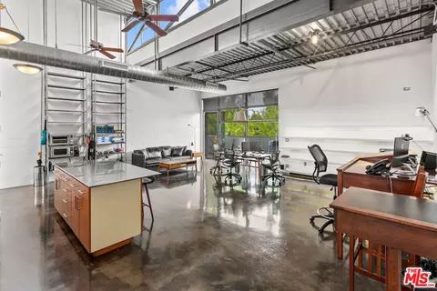 1534 17th St #202, Santa Monica, CA 90404