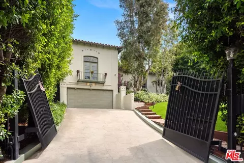 1136 N Doheny Dr, Los Angeles, CA 90069