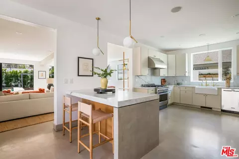 Kitchen - 644 Brooks Ave, Venice, CA 90291 photo 2 of 7