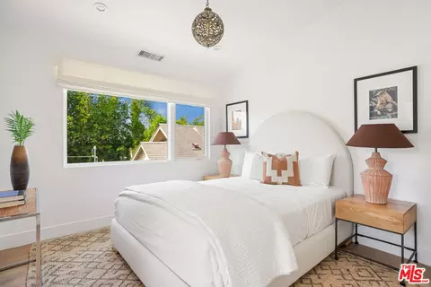 Bedroom - 644 Brooks Ave, Venice, CA 90291 photo 5 of 10