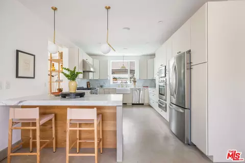 Kitchen - 644 Brooks Ave, Venice, CA 90291 photo 1 of 7