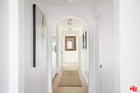 Entry Way - 644 Brooks Ave, Venice, CA 90291 photo 4 of 5