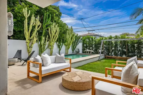 Exterior - 644 Brooks Ave, Venice, CA 90291 photo 8 of 13