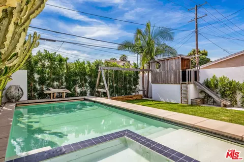 Exterior - 644 Brooks Ave, Venice, CA 90291 photo 10 of 13