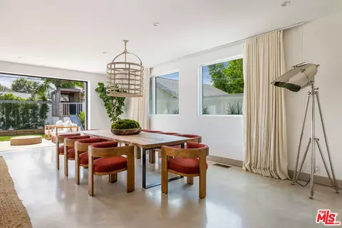 Dining - 644 Brooks Ave, Venice, CA 90291 photo 1 of 4