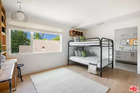 Bedroom - 644 Brooks Ave, Venice, CA 90291 photo 7 of 10