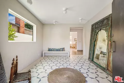 Entry Way - 644 Brooks Ave, Venice, CA 90291 photo 1 of 5