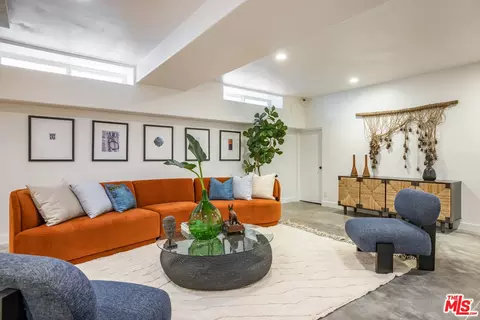 Living - 644 Brooks Ave, Venice, CA 90291 photo 7 of 7