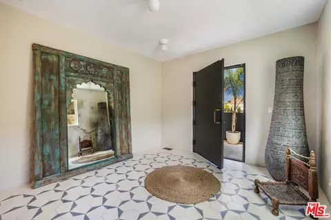 Entry Way - 644 Brooks Ave, Venice, CA 90291 photo 2 of 5