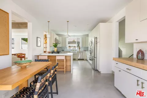 Kitchen - 644 Brooks Ave, Venice, CA 90291 photo 3 of 7