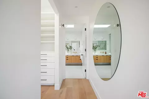 Entry Way - 644 Brooks Ave, Venice, CA 90291 photo 5 of 5