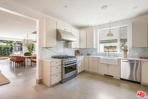 Kitchen - 644 Brooks Ave, Venice, CA 90291 photo 5 of 7