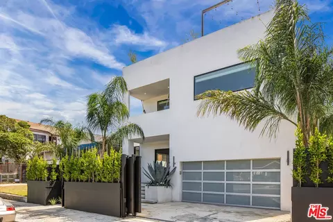 Exterior - 644 Brooks Ave, Venice, CA 90291 photo 6 of 13