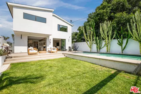 Exterior - 644 Brooks Ave, Venice, CA 90291 photo 9 of 13