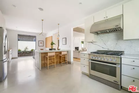 Kitchen - 644 Brooks Ave, Venice, CA 90291 photo 7 of 7