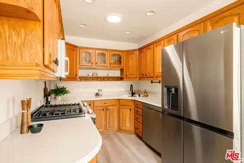 Kitchen - 10638 Samoa Ave, Tujunga, CA 91042 photo 2 of 2