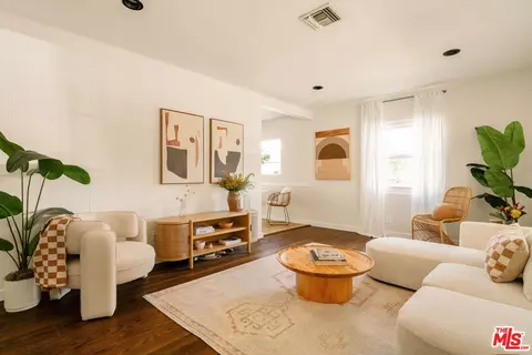 Living - 10638 Samoa Ave, Tujunga, CA 91042 photo 1 of 2