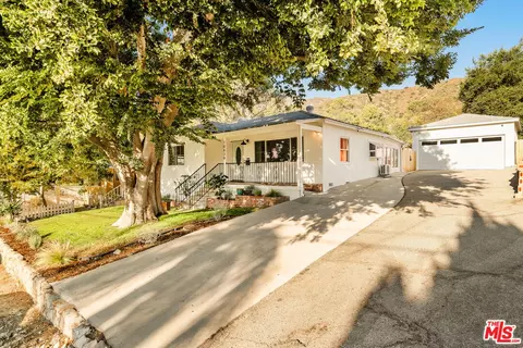 10638 Samoa Ave, Tujunga, CA 91042
